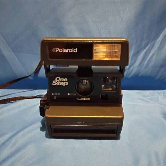 Polaroid Other - Vintage Polaroid One Step Close Up 600 Instant Film Camera With Strap